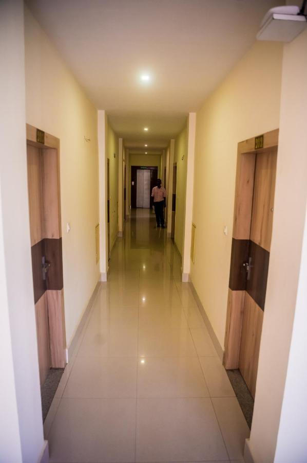 Hotel Aatreyee ディブルガル エクステリア 写真